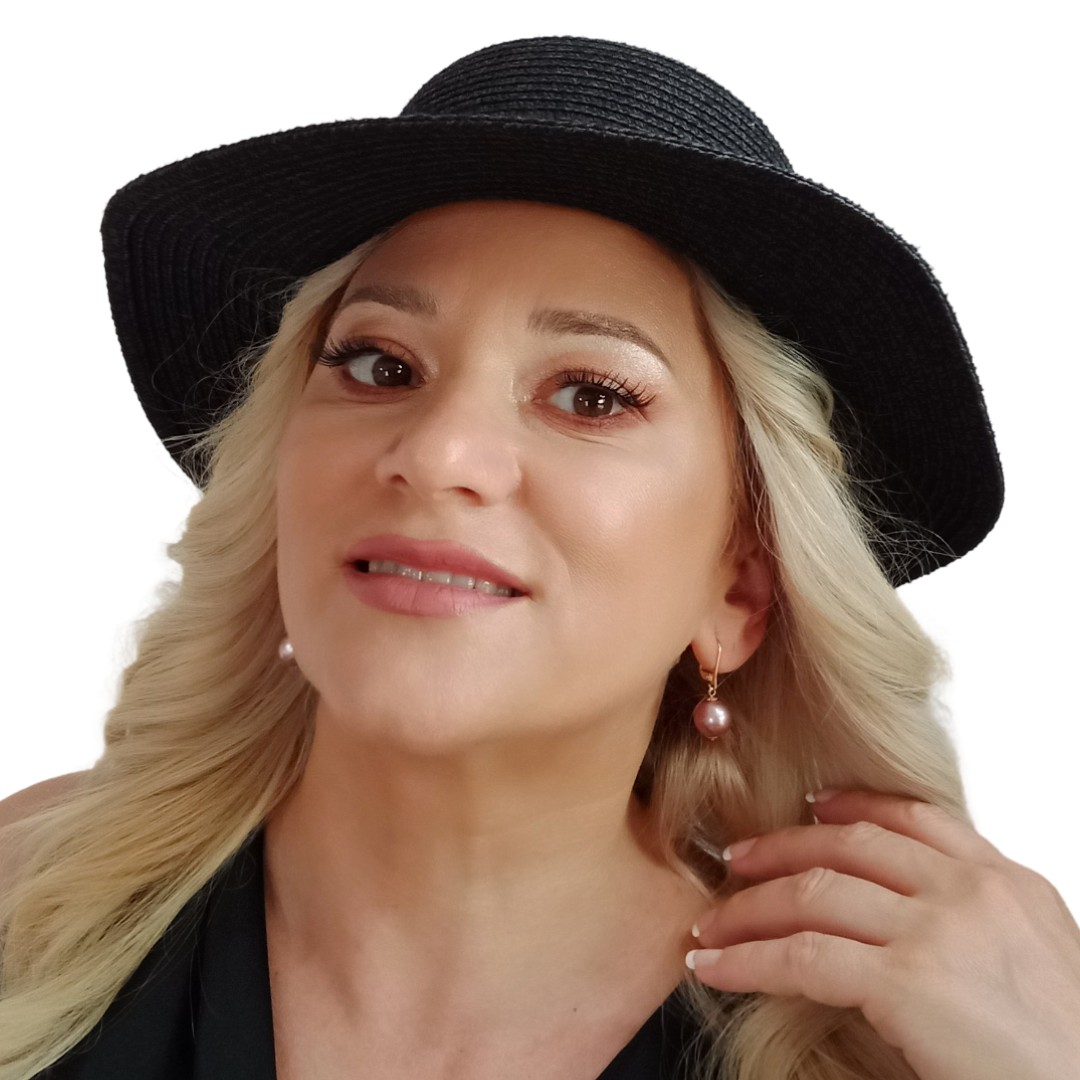 Cercei cu Perle Mari Lavandă Edison 11,5–12 mm, Vedere Model, Pălărie Neagră